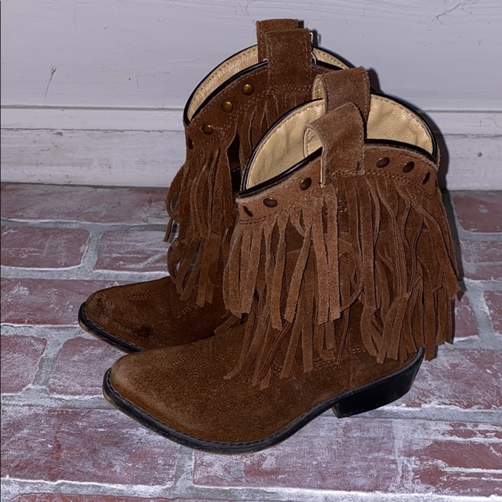 Shyanne cowgirl fringe boots